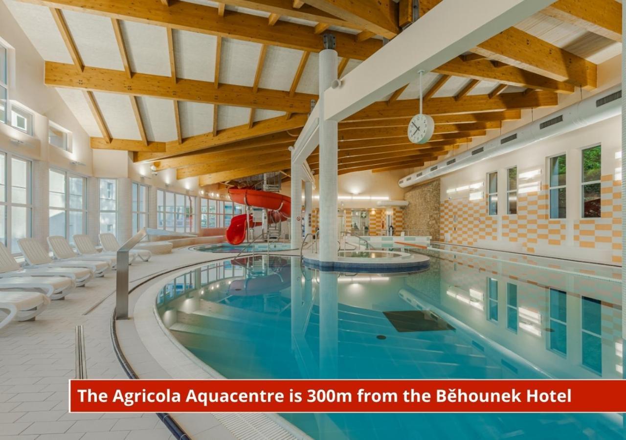 Hotel Behounek Яхимов Экстерьер фото