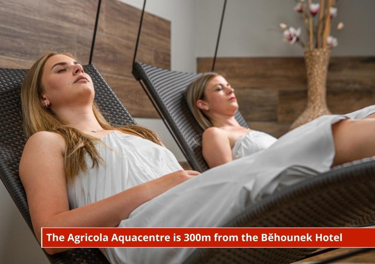 Hotel Behounek Яхимов Экстерьер фото